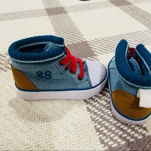 💙 3/$7 BUNDLE 💙 Disney Sneakers Size 4